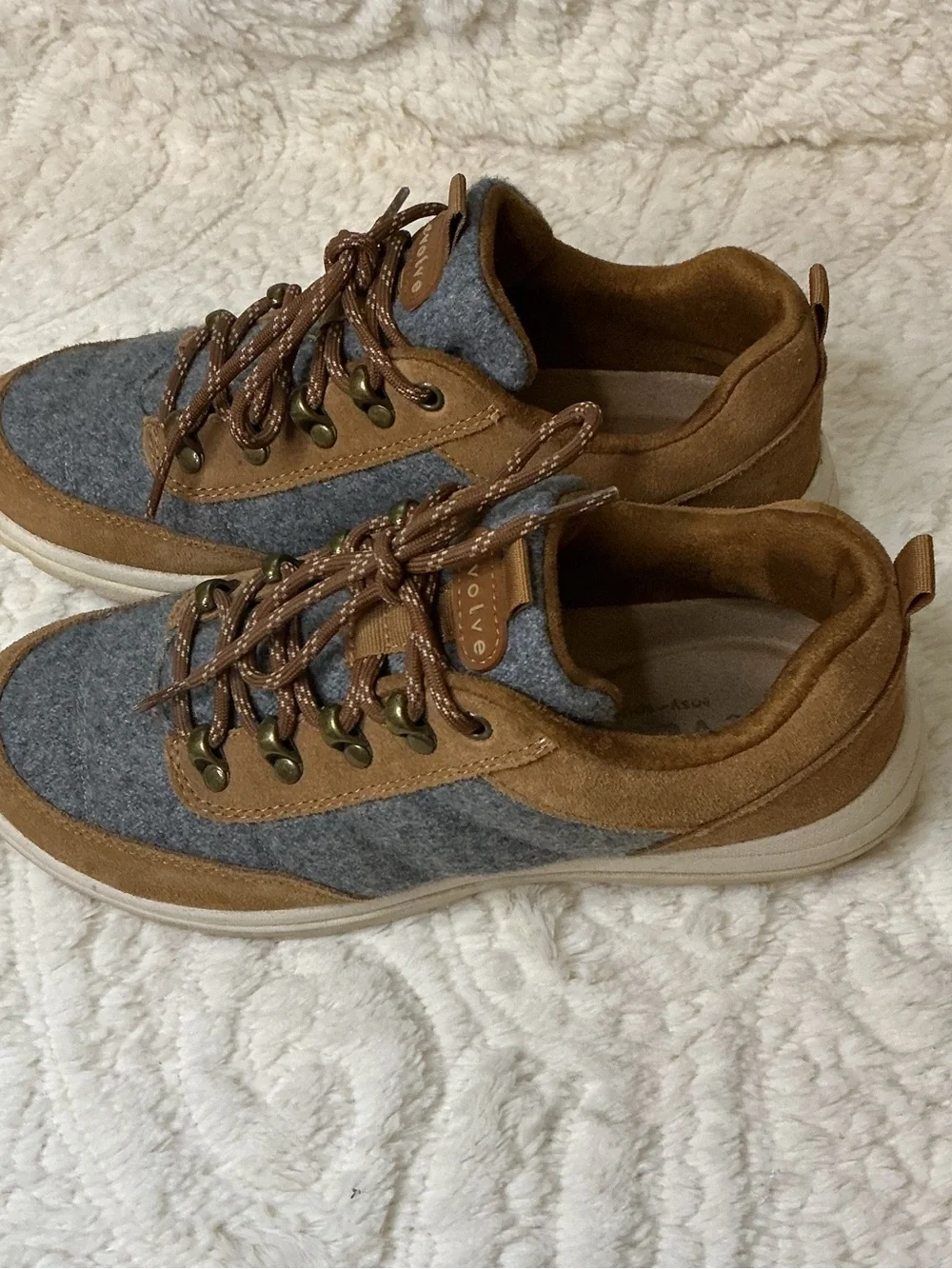 EVOLVE by Easy Spirit Brown and Gray Suede Panel Sneakers Sz 7.5